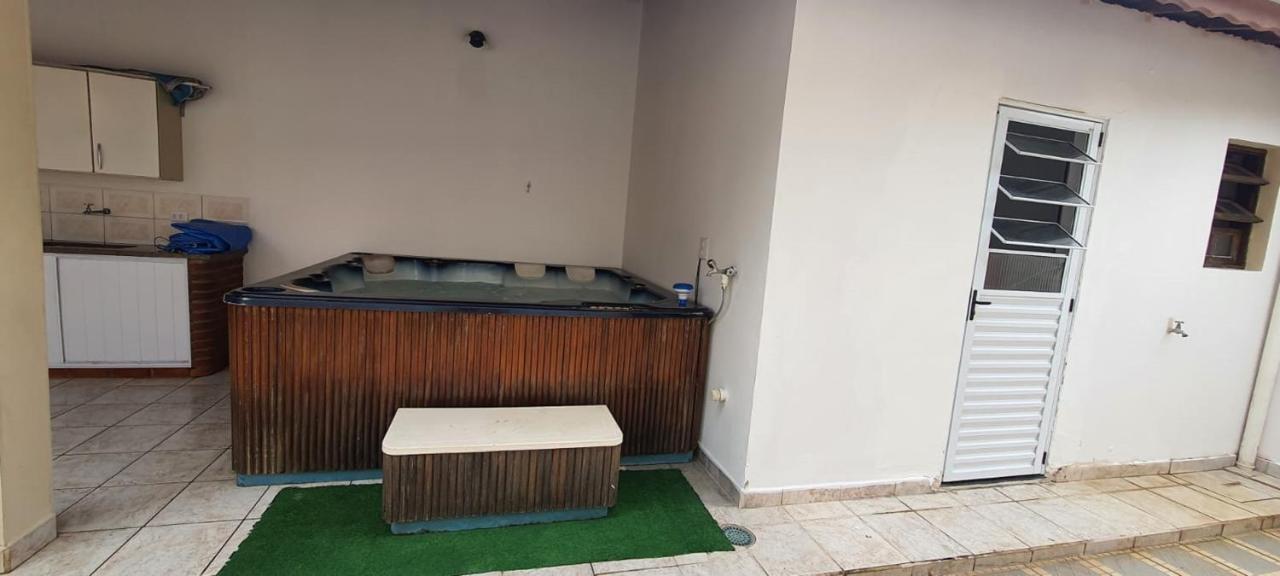 TEMPORADA VERÃO ou INVERNO 300 METROS DO MAR COM JACUZZI Peruíbe Exterior foto
